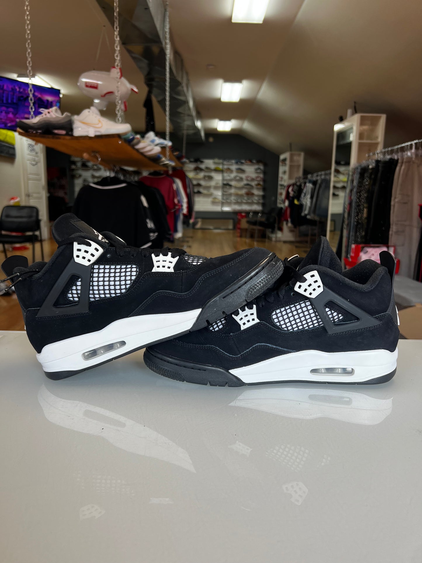 Jordan 4 White Thunder