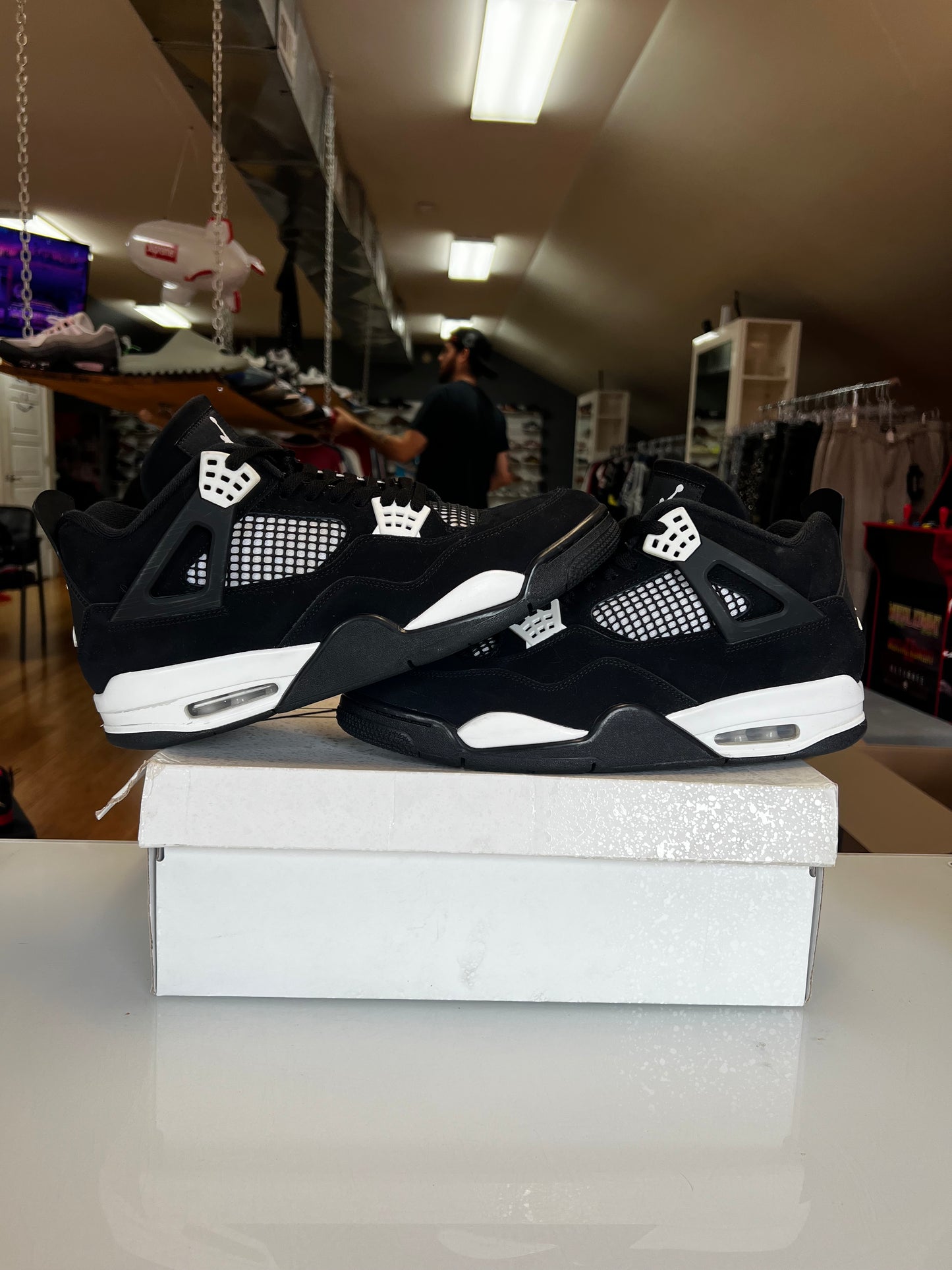 Jordan 4 White Thunder