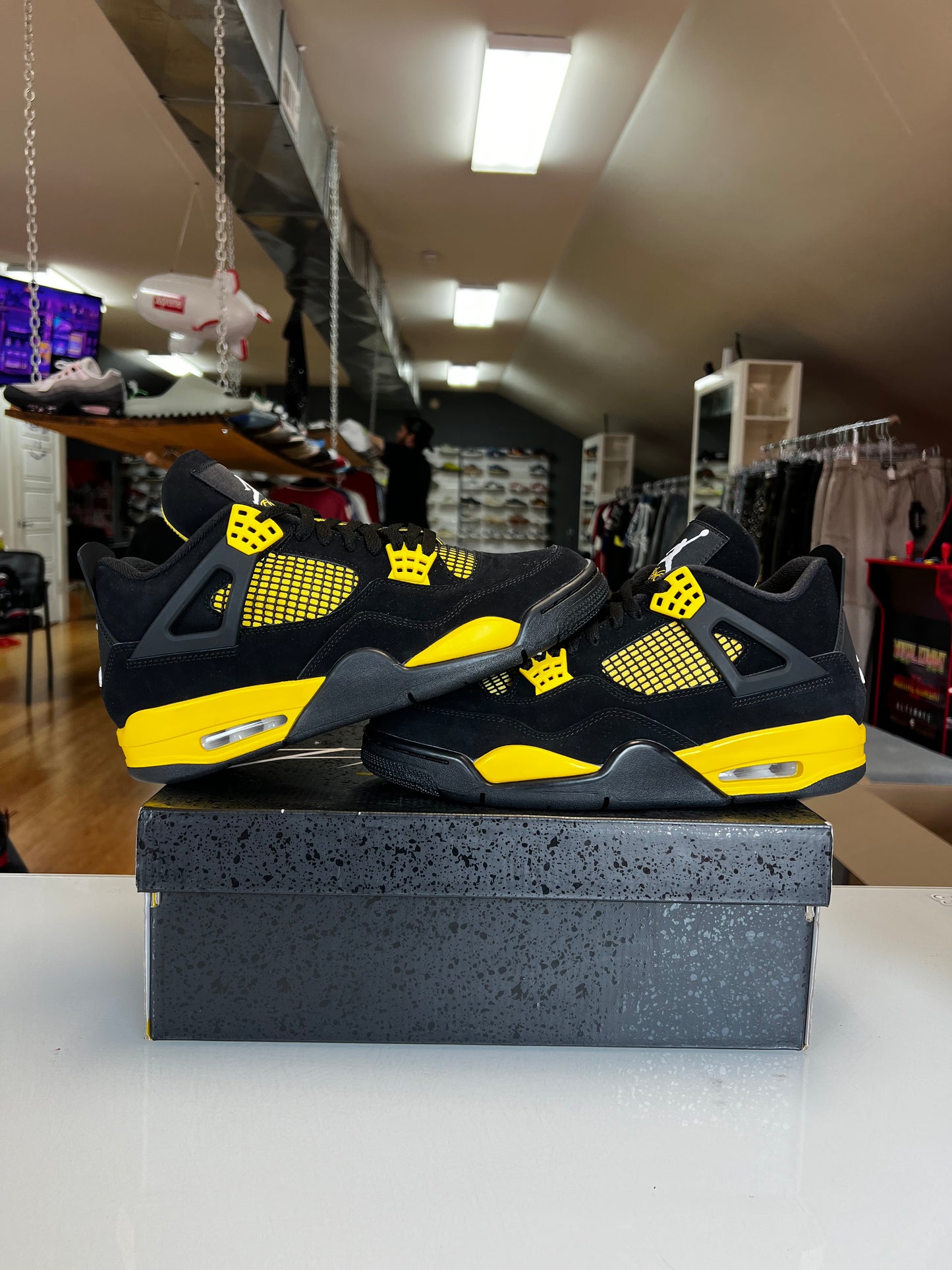Jordan 4 Yellow Thunder