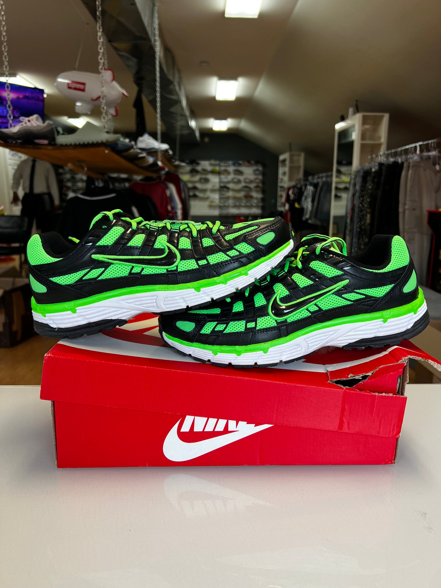 Nike 9-6000 Green Strike