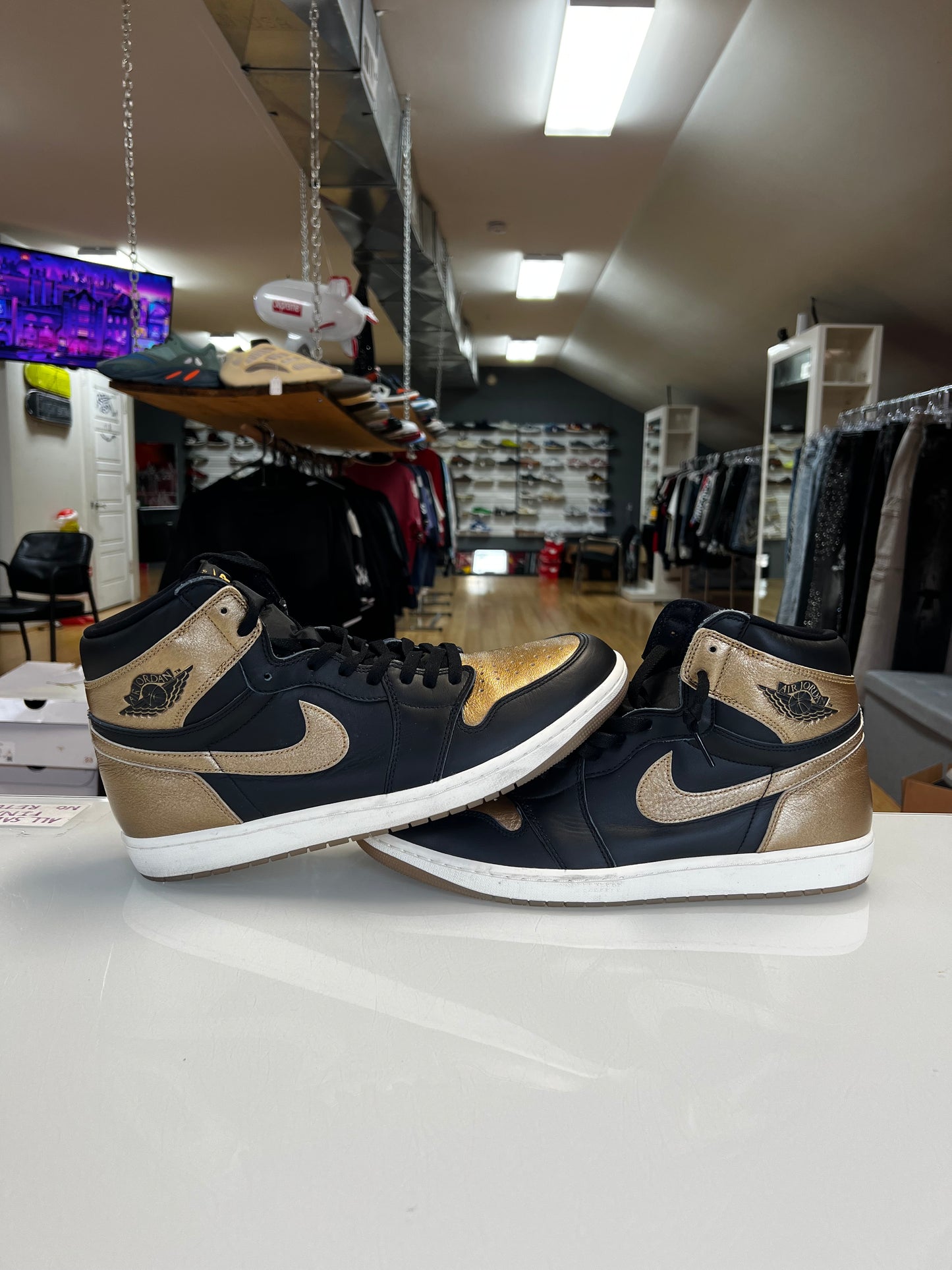Jordan 1 Metallic Gold