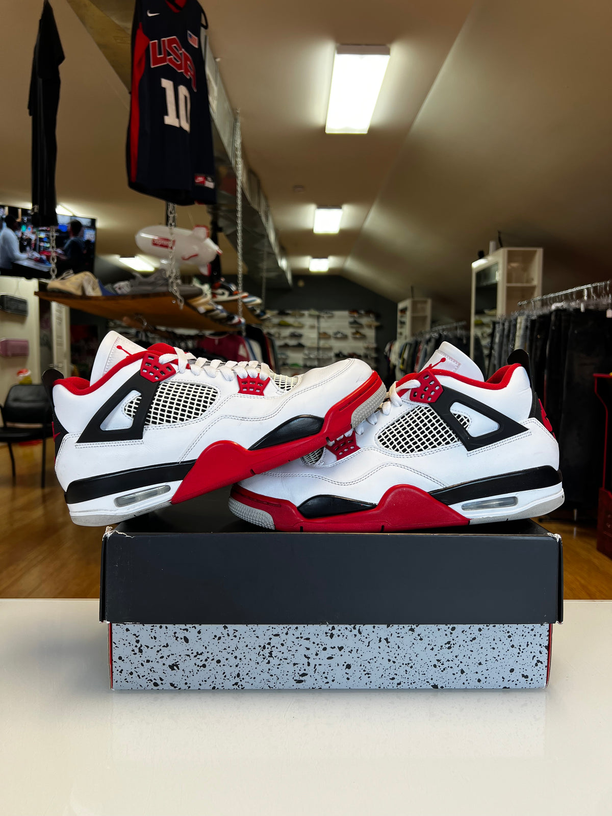 Jordan 4 Fire Red