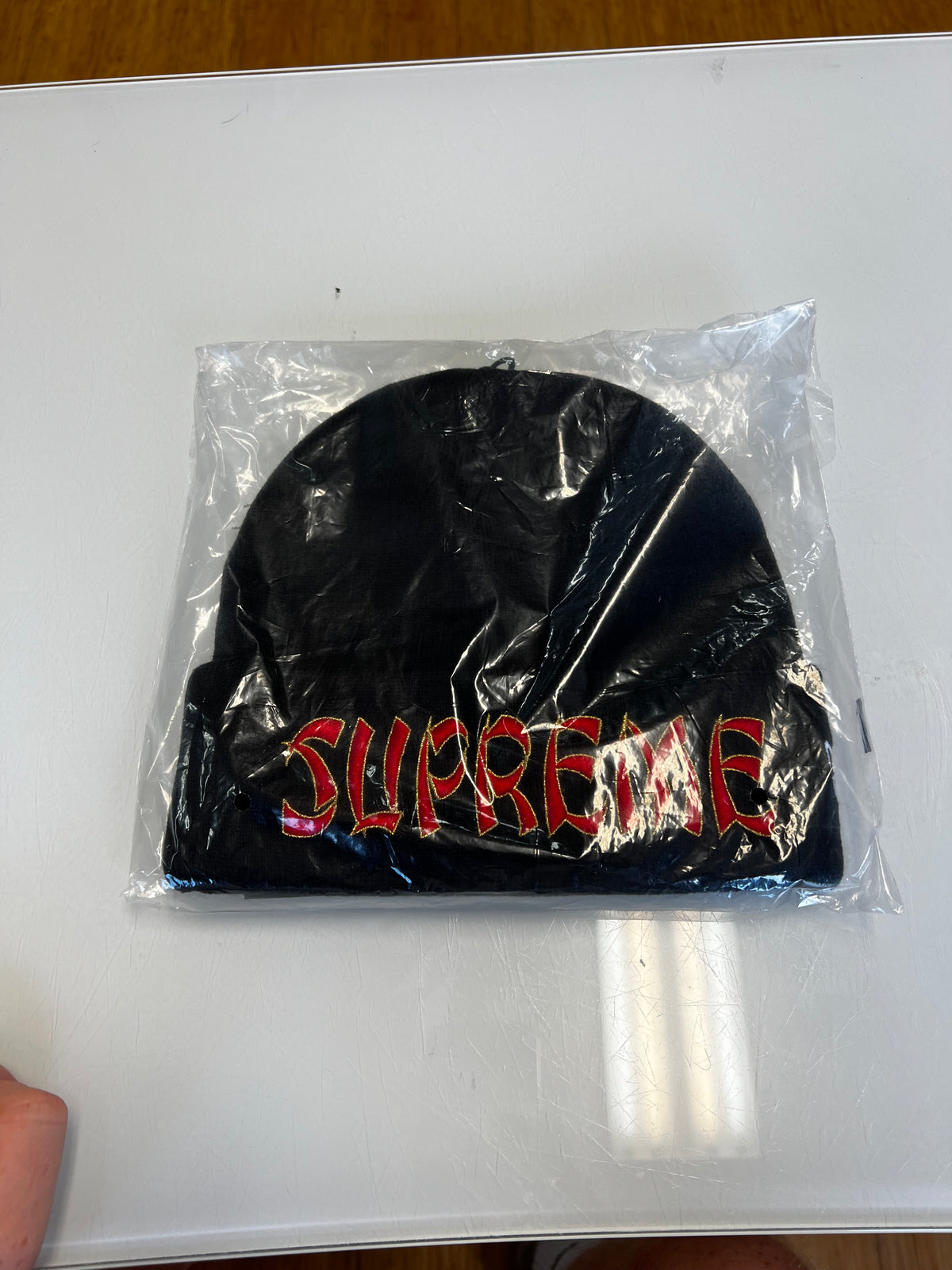 Supreme Beanie New Era Action