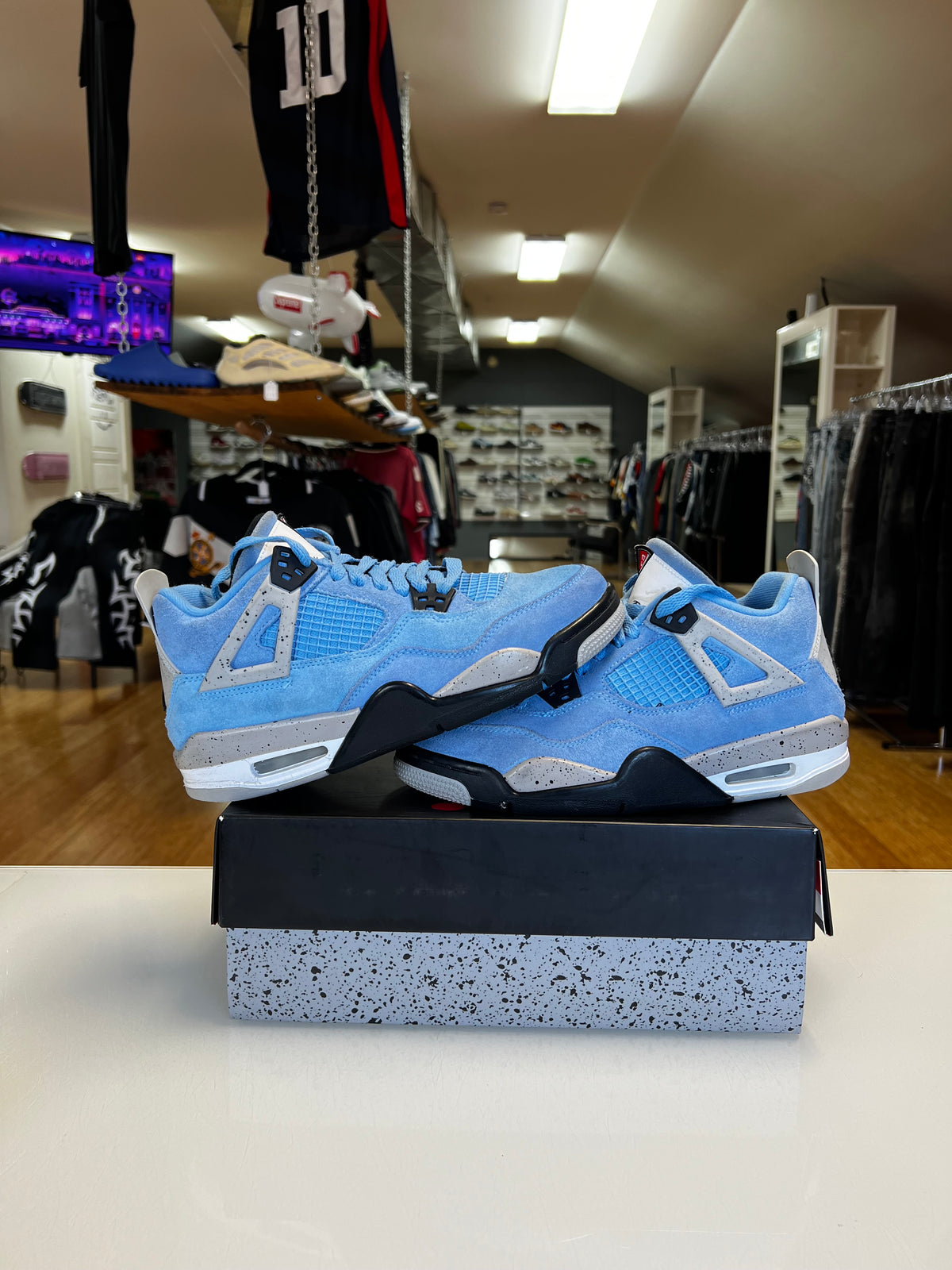 Jordan 4 University Blue