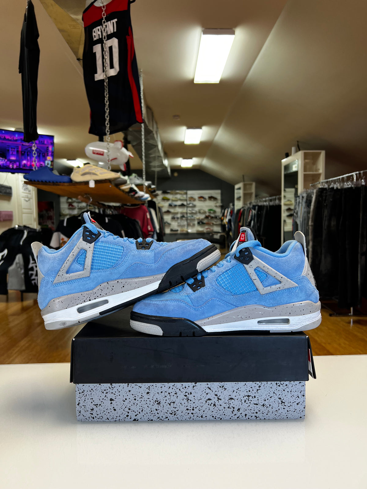 Jordan 4 University Blue