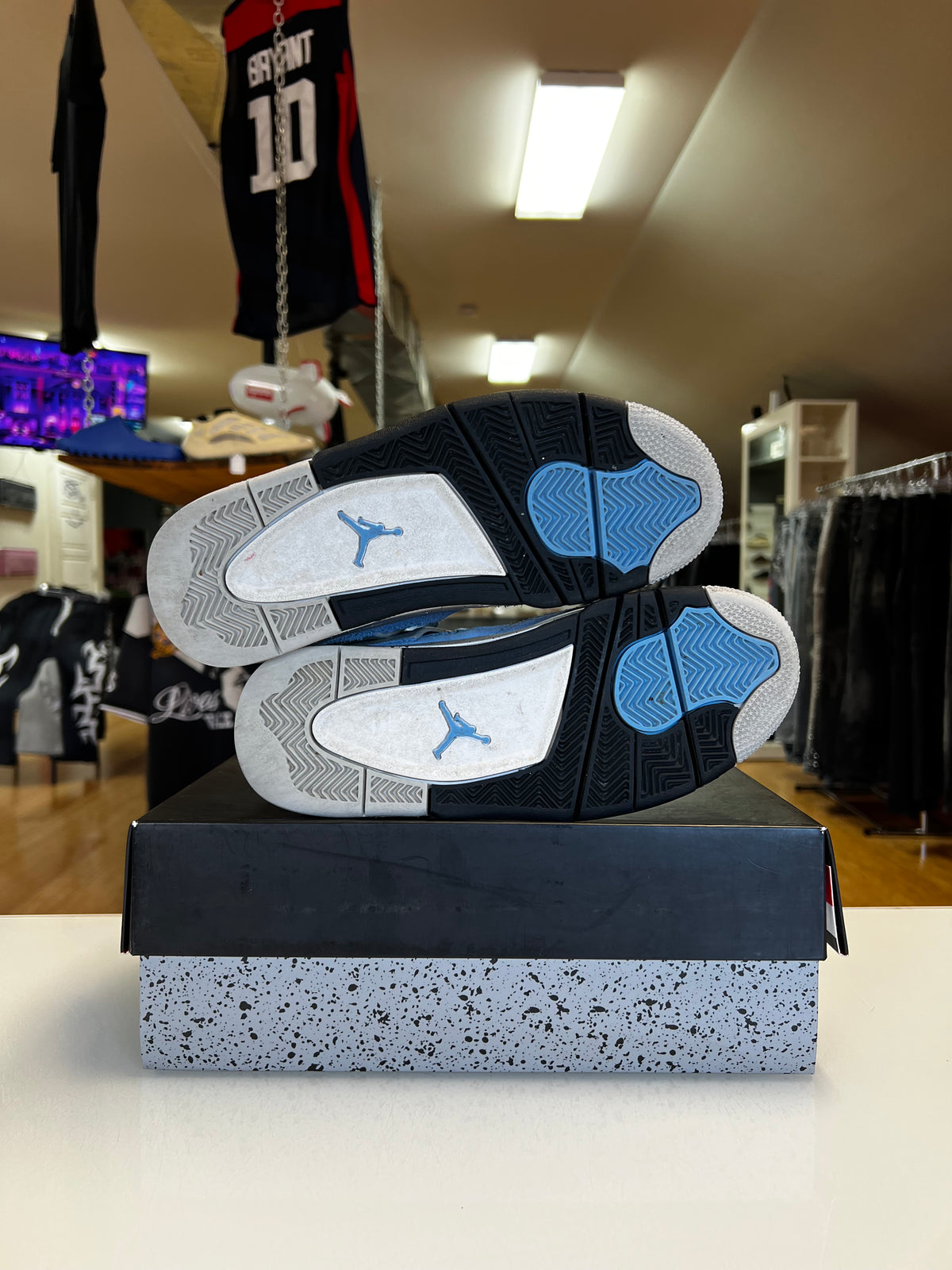Jordan 4 University Blue