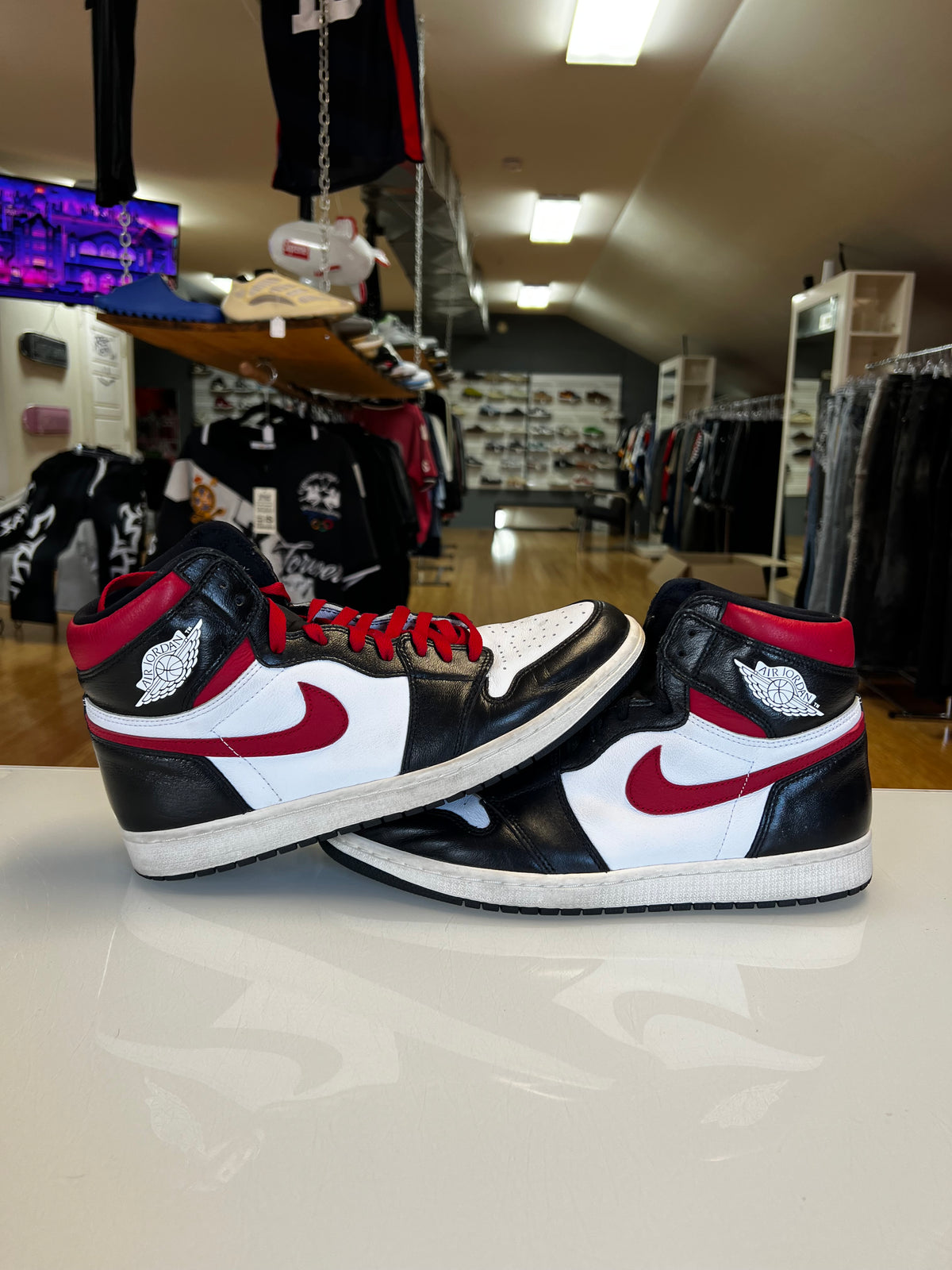 Jordan 1 Black Gym Red
