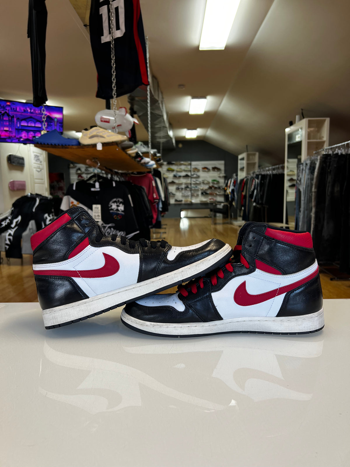 Jordan 1 Black Gym Red