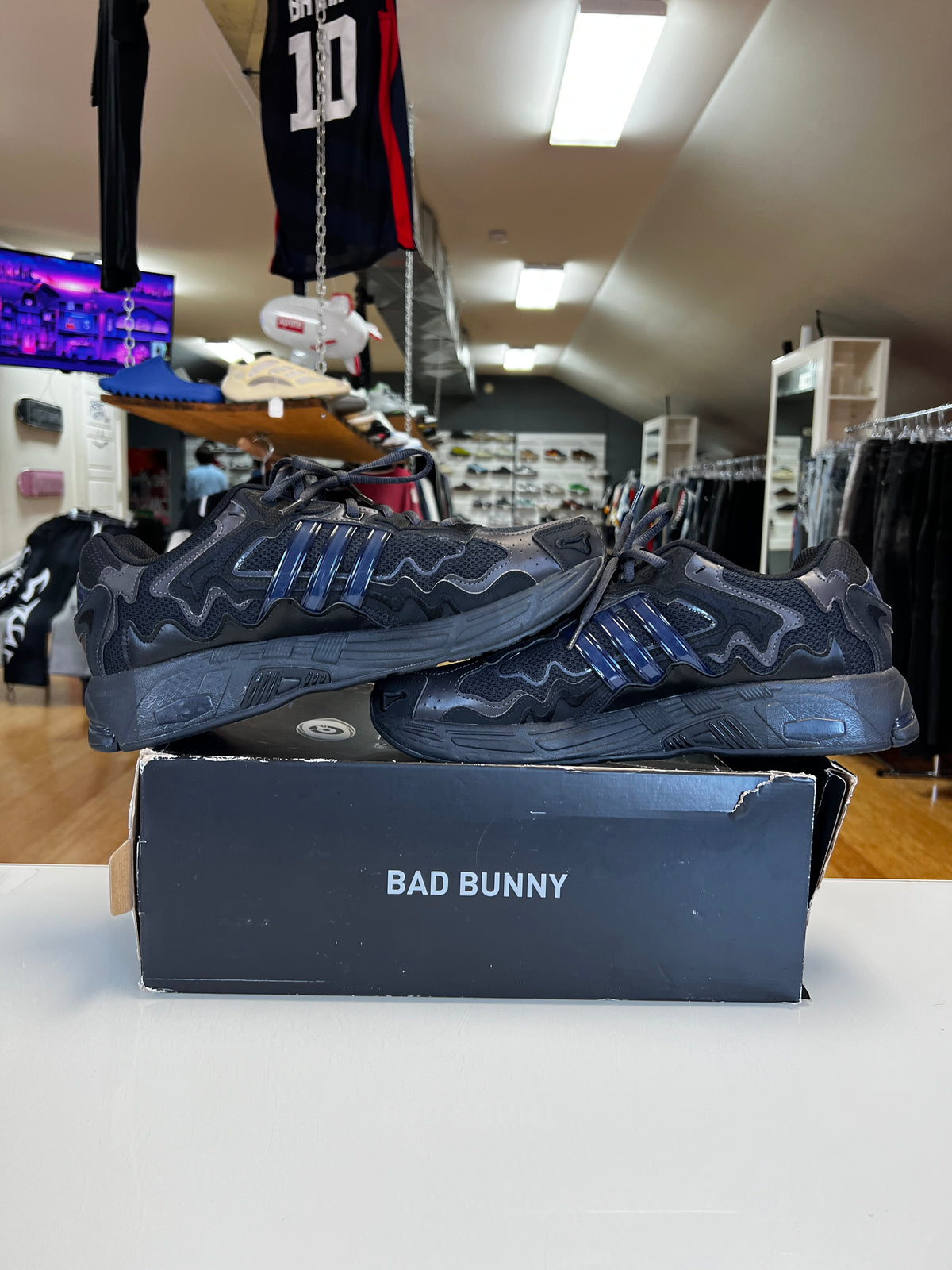 Adidas Responses CL Bad Bunny