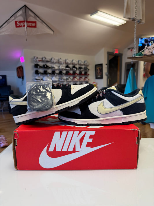 Nike dunk low black suede team gold