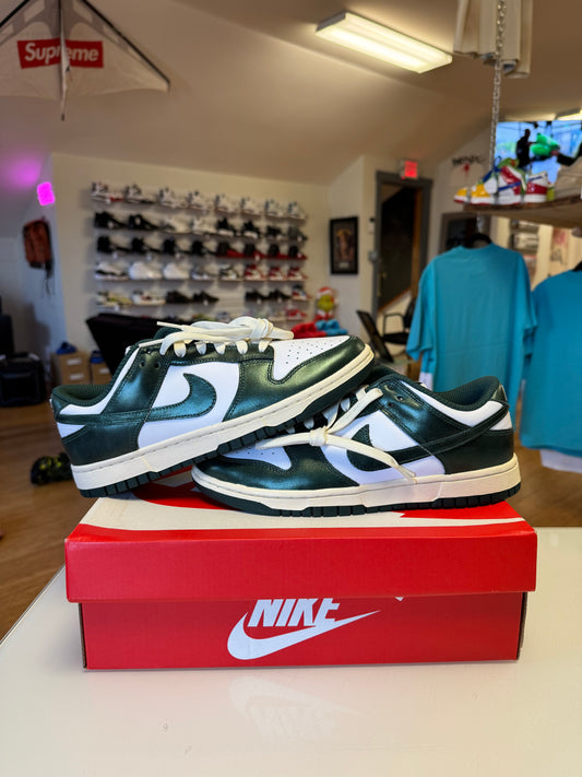 Nike dunk low vintage green