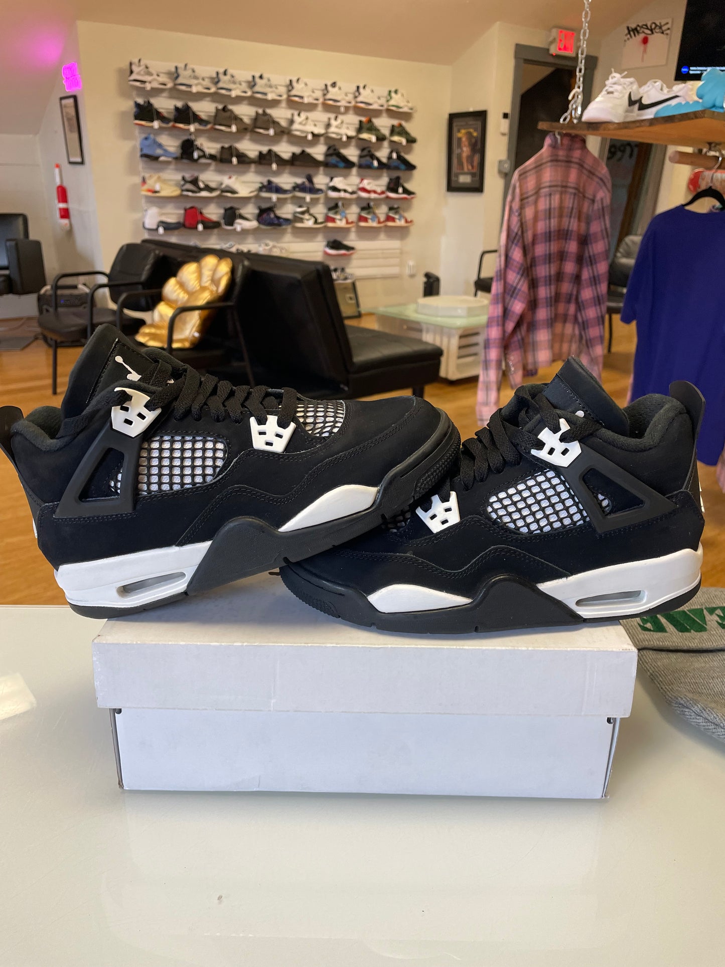 Jordan 4 White Thunder