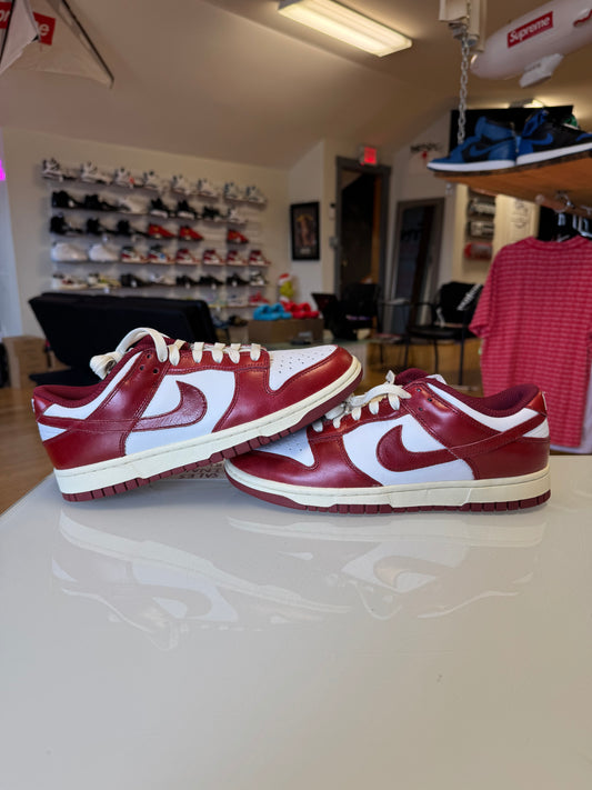 Nike dunk low vintage red