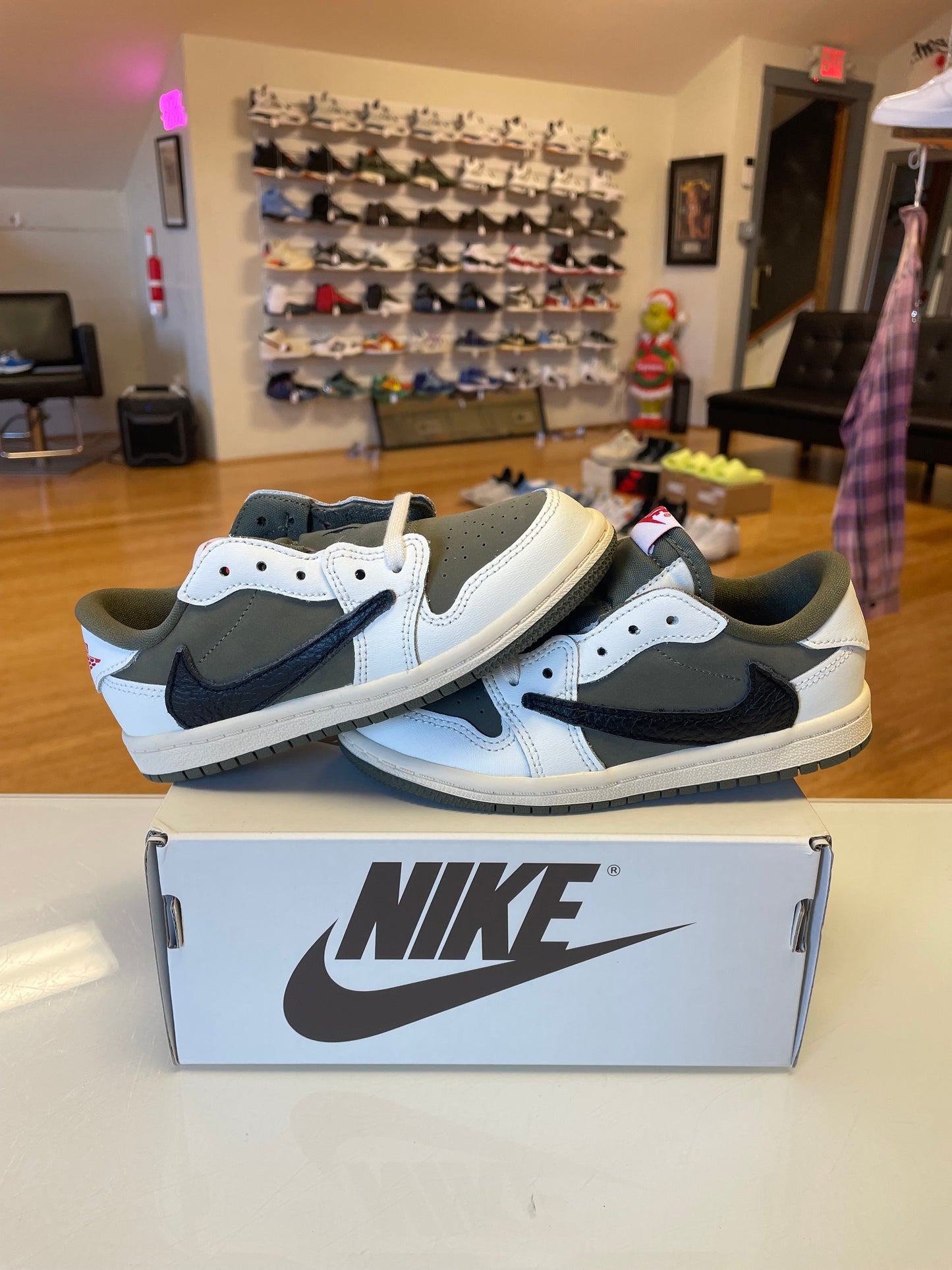 Jordan 1 Medium Olive