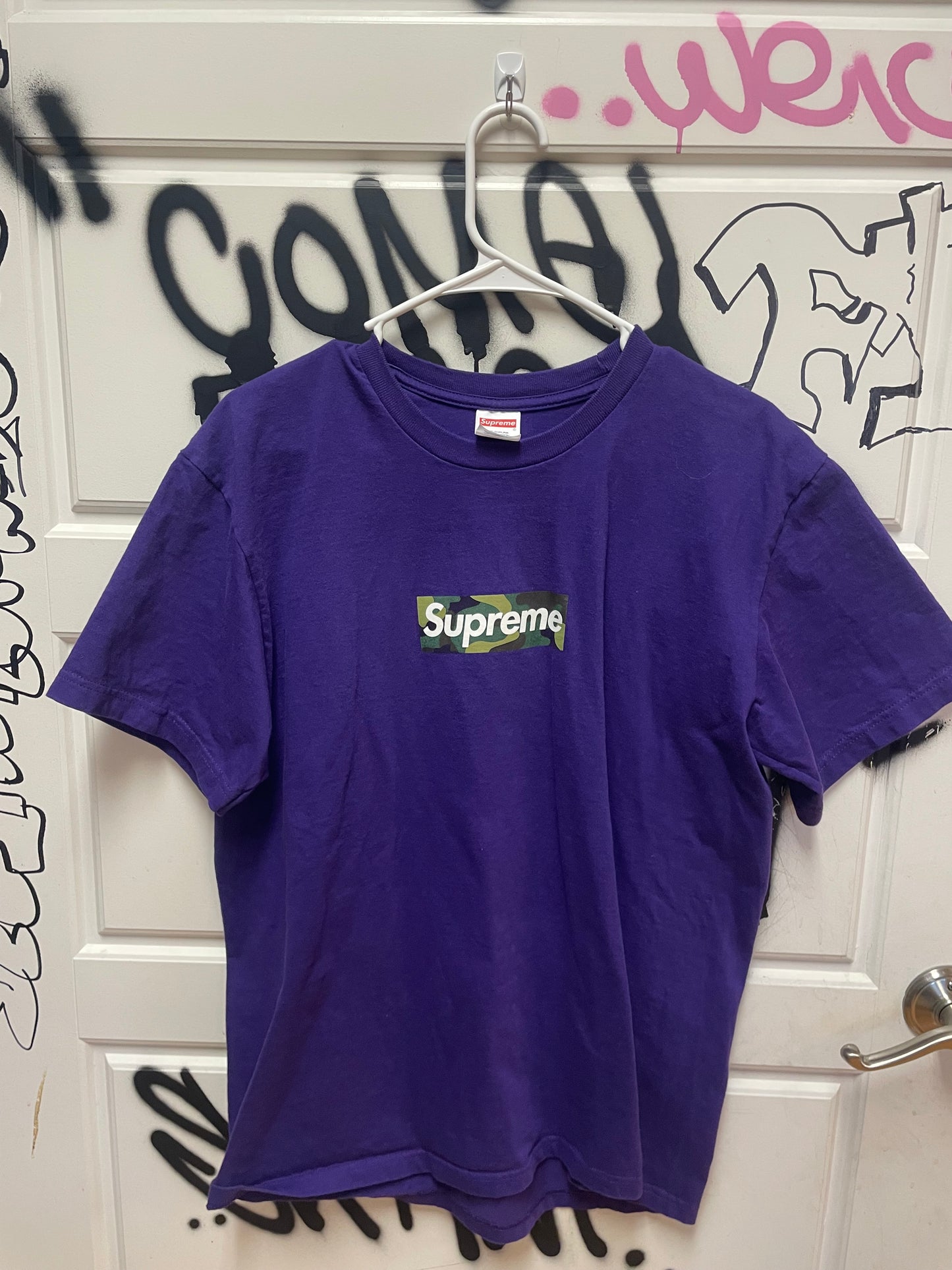 Supreme Tee Box Logo